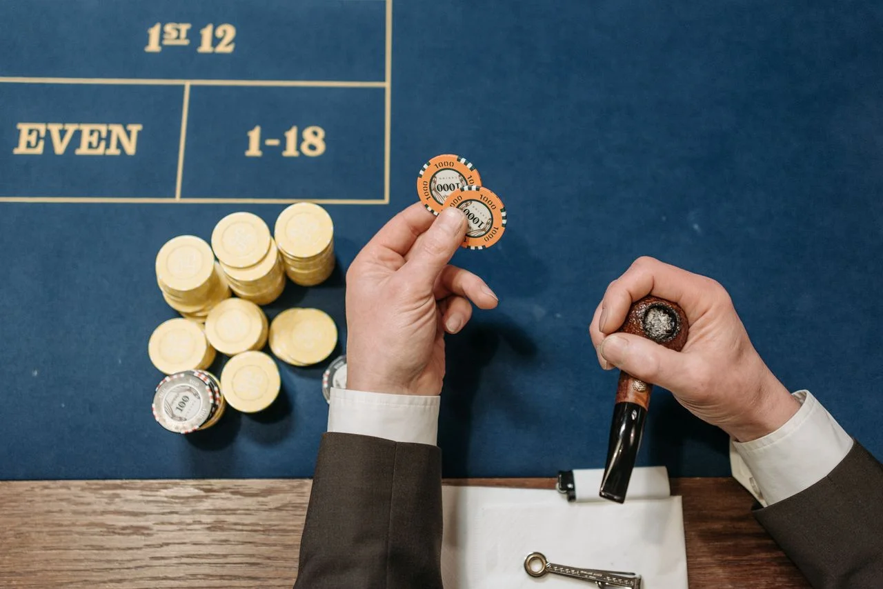 f1687 — Trước khi chơi Poker tại , hãy xác nhận định dạng bàn và mức rủi ro